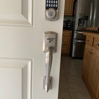 1 Hour Locksmith Image